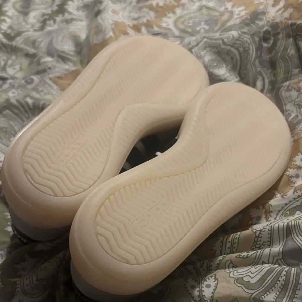Women’s Size 9 Gray and Black Gum Bottom Sneakers